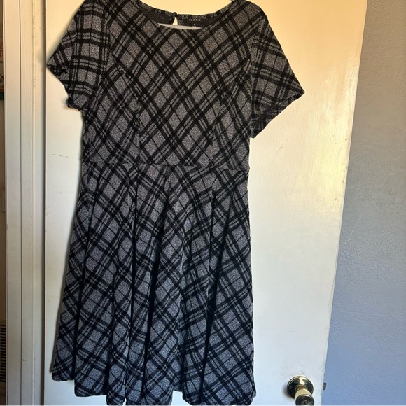 Torrid sz 1 short sleeve A-line dress grey/black heavier fabric polyester/rayon - Picture 9 of 10